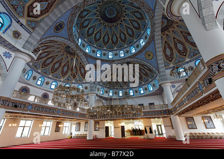 DITIB-Merkez-Mosque, vista interna, di nuova costruzione in stile ottomano, una delle più grandi moschee in Germania, Duisburg-Marxloh, Foto Stock