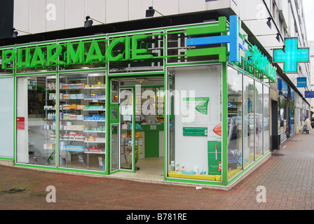 Farmacia locale, farmacia in Rue de Paris Lille Francia Foto Stock