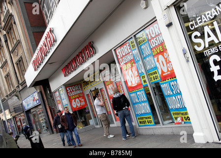 Il Swiss Cottage Woolworths Shop facciata sul London Finchley Road Foto Stock