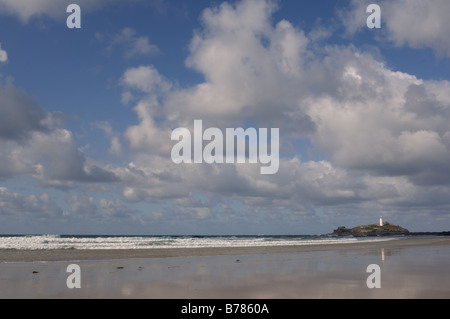 Faro di Godrevy e spiaggia, Cornwall Foto Stock