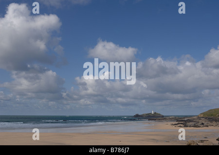 Faro di Godrevy e spiaggia, Cornwall Foto Stock