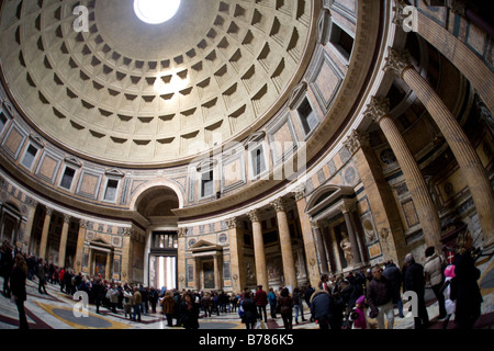 Pantheon con un occhio di pesce grandangolo a Roma Italia Foto Stock