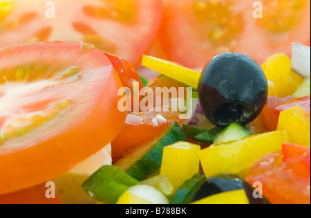 In prossimità di una fresca insalata greca Foto Stock