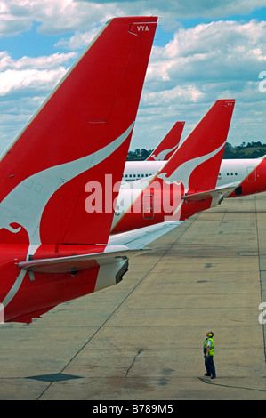 Ispezione Qantas aviogetti Boeing a Melbourne Tullamarine Airport Foto Stock