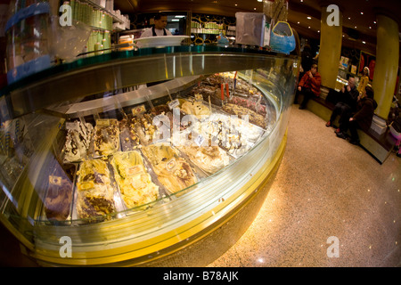 Il Gelato in vendita presso una gelateria in Roma, Italia Foto Stock