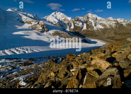 Morteratsch ghiacciaio Bernina gamma con Mt Bellavista, 3922m, Mt Piz Bernina, 4048 m. e nel retro Mt Piz Morteratsch, 3751 Foto Stock