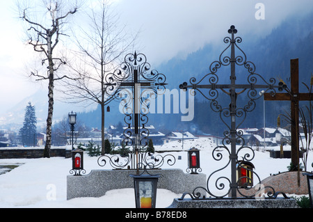 Il cimitero di Mayrhofen Zillertal Tirolo Austria Foto Stock