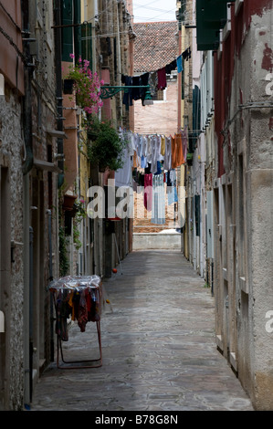 L'Italia, Venezia, Clotheslines in corsia Foto Stock