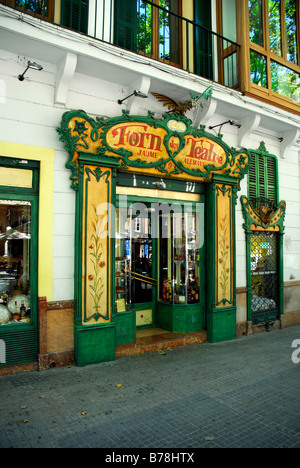 Forn des Teatre, bar, caffetteria, pasticceria, la decorazione della parte anteriore contiene elementi Liberty, a Plaça Weyler, Palma Foto Stock