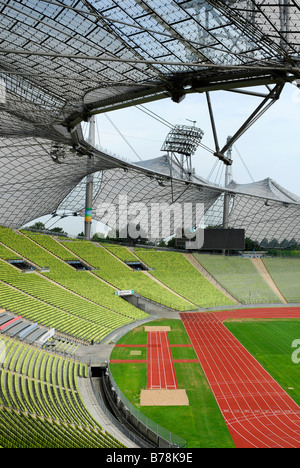 Olympia Park, Stadio Olympia a Olympiazentrum, Olympia Center, architettura moderna con una innovativa struttura del tetto, Muni Foto Stock