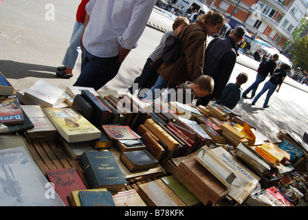 Raccolta mista di seconda mano libri a Braderie Lille Francia Foto Stock