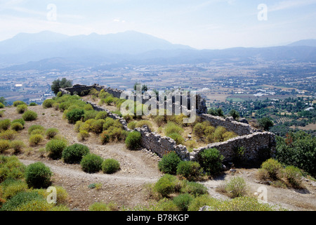 Città antiche rovine sul versante di una montagna, Tlos, Fethiye, Provincia di Mugla, Turchia Foto Stock