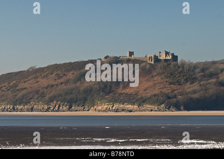 Il castello di Llanstephan attraverso l'Estuario Tywi Carmarthenshire Foto Stock