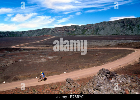 Gli amanti della mountain bike, Plaines des Sables, Piton de la Fournaise, La Reunion, Oceano Indiano Foto Stock