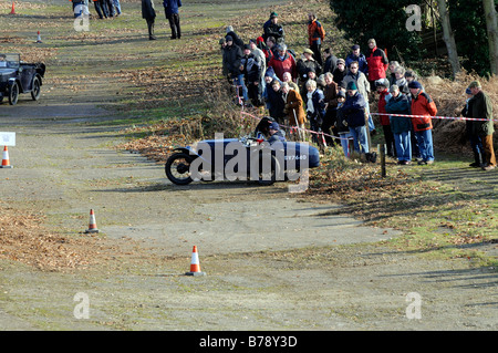 1930 Austin Riley Sport 1089cc VSCC nuovo anno di prove di guida Brooklands Gennaio 2009 Foto Stock