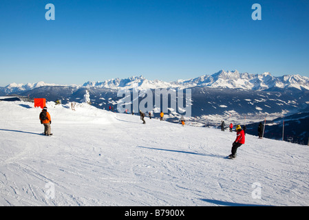 Griesskareck altopiano, la vista delle Alpi coperte di neve Dachsteinmassiv alpenstock, Flauchau zona sciistica, Wagrein, Pongau, Sal Foto Stock