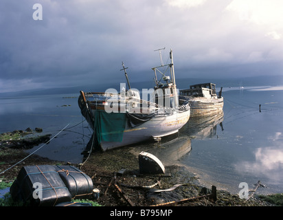 Due barche di pescatori sulla costa di Isola di Mull Scozia Scotland Foto Stock