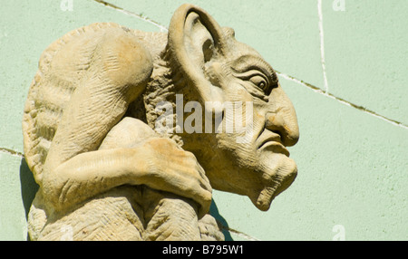 Bratislava, Slovacchia. Gargoyle sulla facciata della casa in Michalska street Foto Stock