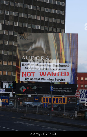 Un cartellone pubblicitario per le proposte di sviluppo di Aurora su Belfast's Great Victoria Street. Dipartimento pianificazione appena negato! Foto Stock