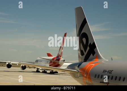 Qantas e Jetstar aereo all'Aeroporto di Melbourne , Australia Foto Stock