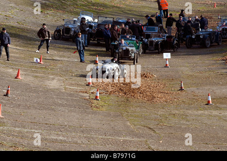 1928 30 Austin Ulster Special 747cc VSCC nuovo anno di prove di guida Brooklands Gennaio 2009 Foto Stock