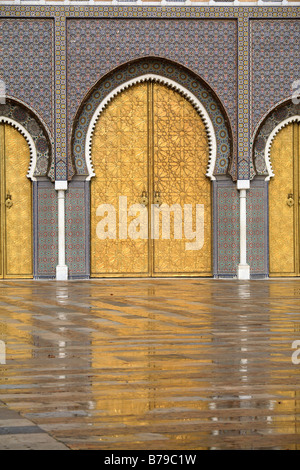 Decorazioni del Palazzo Reale porta, Fes, Marocco Foto Stock