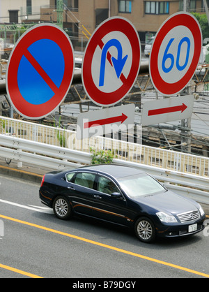 Traffico Tsuruyabashi segni, Yokohama JP Foto Stock