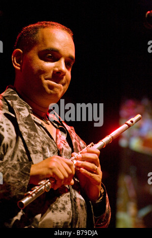 Flautista ORLANDO valle conosciuta come MARACA gioca Afro Jazz cubano al cinquantunesimo MONTEREY JAZZ FESTIVAL Monterey in California Foto Stock