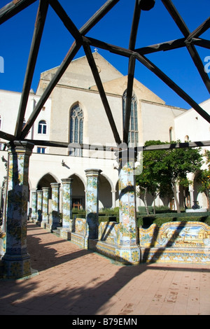 Santa Chiara la chiesa e convento di cloistry Napoli Campania Italia Foto Stock