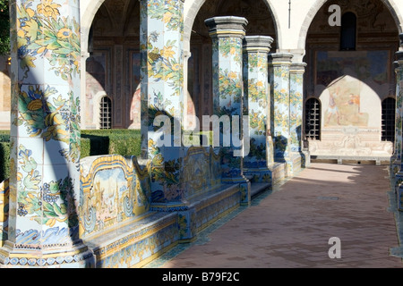 Santa Chiara la chiesa e convento di cloistry Napoli Campania Italia Foto Stock