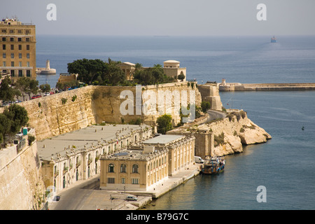 Vista dall'alto Barracca Gardens verso un abbassamento Baracca Gardens e Grand Harbour Valletta, Malta Foto Stock