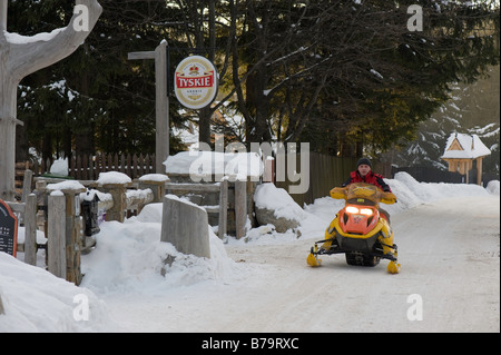 Tratto in Snowmobile sulla collina Gubalowka Zakopane Monti Tatra Regione di Podhale Polonia Foto Stock