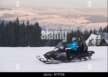 Tratto in Snowmobile sulla collina Gubalowka Zakopane Monti Tatra Regione di Podhale Polonia Foto Stock