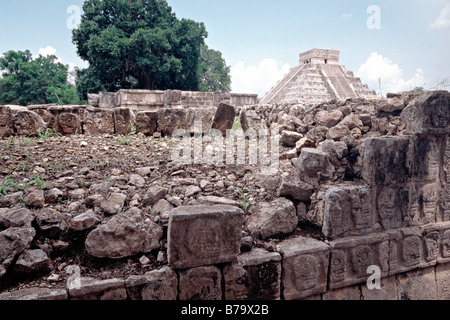 Tzompantli orPlatform di teschi Chichen Itza Yucatean Penisola Messico Foto Stock