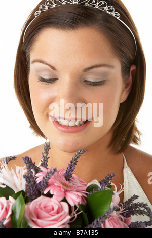 Ritratto di sposa azienda bouquet di fiori Foto Stock