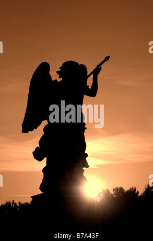 Roma - silhouette di Angelo Angeli dal ponte di sunrise Foto Stock
