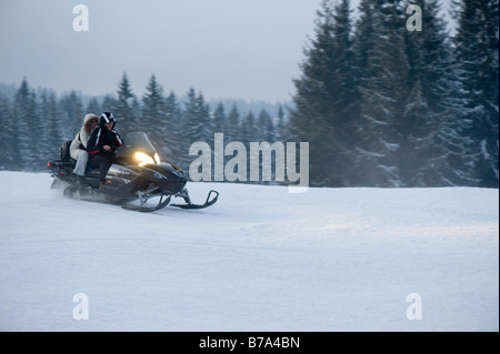 Tratto in Snowmobile sulla collina Gubalowka Zakopane Monti Tatra Regione di Podhale Polonia Foto Stock