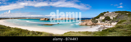 Le riparate acque turchesi della spiaggia di crepuscolo in Esperance, Australia occidentale Foto Stock