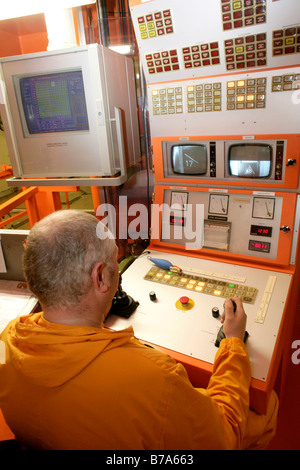 EON centrale nucleare Isar II, Edificio del reattore, il combustibile esaurito piscina, dipendente sulla fase di rifornimento, convertendo il gruppo del carburante, Foto Stock