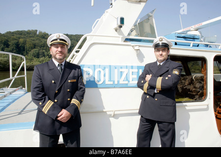 Harbour Patrol funzionari di polizia, Wasserschutzpolizei Beilingries su imbarcazione di pattuglia WSP 50 sul canale Reno-Meno-Danubio vicino Beilin Foto Stock