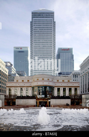 Cabot Square e da Canary Wharf Tower, HSBC e Citigroup edificio in Canary Wharf a Londra, Inghilterra, Gran Bretagna, Europa Foto Stock