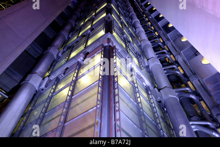 Lloyds edificio dall'architetto Richard Rogers di notte, Londra, Inghilterra, Gran Bretagna, Europa Foto Stock