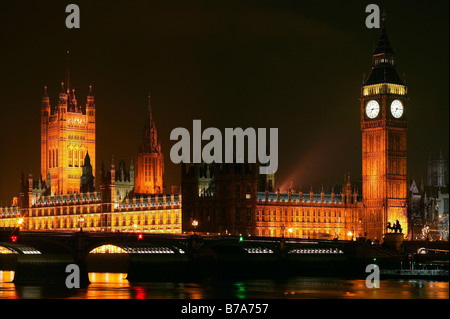 Night Shot del Big Ben e le Camere del Parlamento a Londra, Inghilterra, Gran Bretagna, Europa Foto Stock