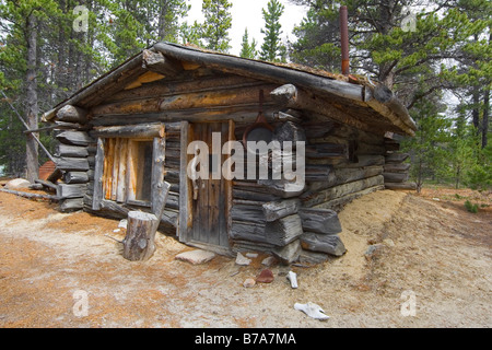 Old Log Cabin, cacciatori cabina vicino Bennett Rapids, Lake Bennett, Chilkoot Pass/Trail, Klondike Gold Rush, British Columbia, B.C Foto Stock