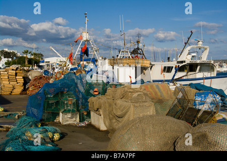 Lobster Pot e commerciale di reti da pesca sulla banchina del porto di Garrucha Almeria Spagna Foto Stock