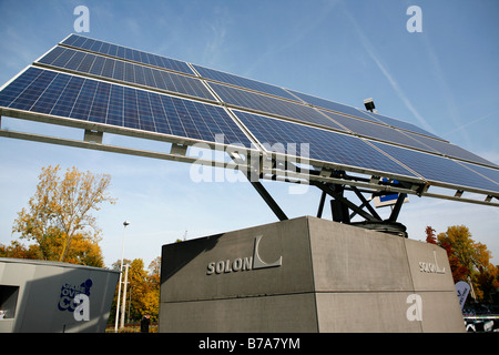 Stazione solare, in moto la fiera Intermot 2008, fiera di Colonia, nella Renania settentrionale-Vestfalia, Germania, Europa Foto Stock