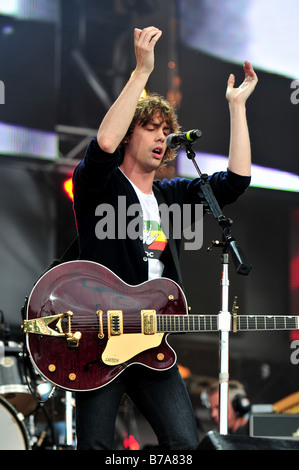 Johnny Borrell dei Razorlight eseguendo in scena a Londra, Regno Unito Foto Stock
