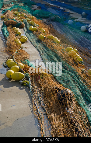 Commerciale di reti da pesca ad asciugare di essiccazione al sole Foto Stock