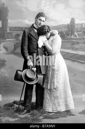 Fotografia storica, amanti, donna che piange, ca. 1915 Foto Stock