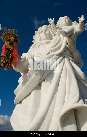 Monumento al Pescador statua della Madonna tenendo un Baby al Porto di Garrucha Almeria Spagna spagnolo statue Foto Stock